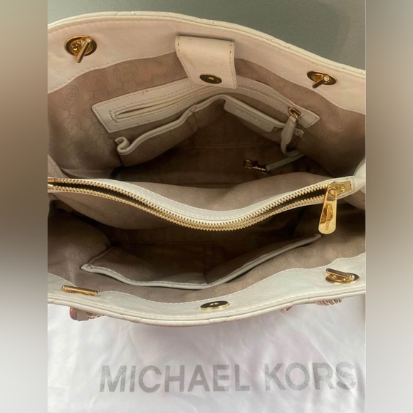 Quilted White Leather Michael Kors purse - Picture 4 of 6